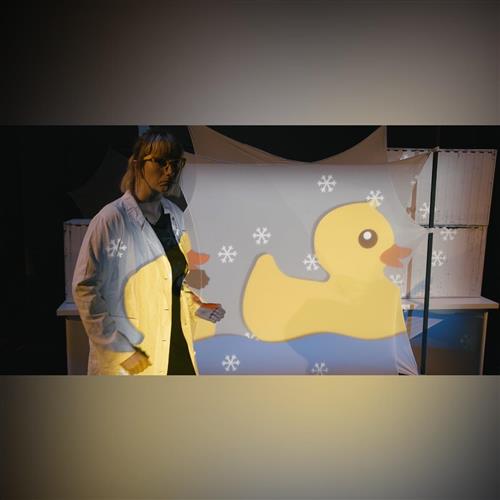 Detský divadelný klub: The Duck After, spoveď neobyčajnej plastovej hračky, kačky