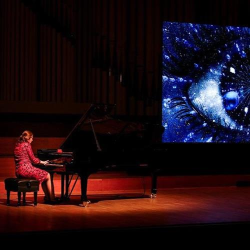 Natália Sklarenko - klavírne show s projekciou LUX AETERNA