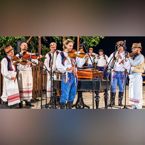 Folklórna fiesta s Horňáckou muzikou Petra Mičky.